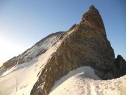 il tiro per salire sul Pic Lory: lo spigolo in basso a sinistra è più facile, ma non raggiungibile causa ghiaccione lucido... dunque, salita diretta