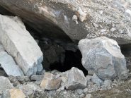 Buchi sotto la pietraia, alla base del colle sud dell'Herbetet