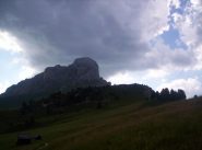la cima del Putia, dove si intravvede la croce di vetta