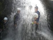gruppo sotto  la cascata ventaglio
