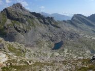 dalla cima bessun a sx e punta paiaire a dx in basso i laghi del seone