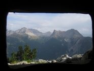 dall'interno di un bunker: vista sul passo della Mulattiera e col des Acles 
