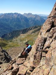 il socio in uscita da un camino