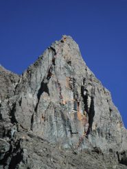 rosso tracciato, giallo soste (aguzzando la vista ci sono due scalatori!)