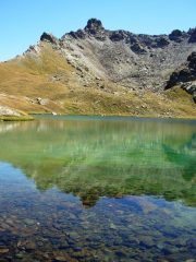 in questo incanto dolce ed argentato contrastano alcune cime scure, come la Tour Real...