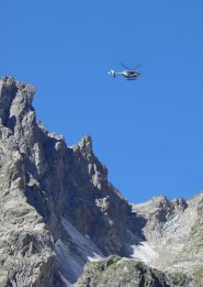 gendarmi alla ricerca di qualcuno?