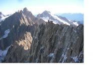 La cresta finale  piana dalla vetta..con dietro il Triolet e il M.Dolent