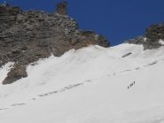 09 - cordata in discesa dal Gran Paradiso e madonnina di vetta a sx