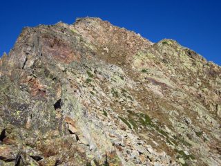 la cima dal colletto a 2645 m. si va su flebile traccia
