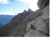La ferrata degli alpini e sullo sfondo la Guglia d'Arbour