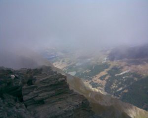 Dalla cima, le nuvole si aprono verso Sestiere