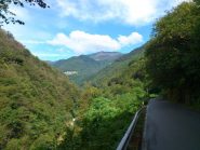 Monte Massone (centro foto) dalla strada della valle Strona