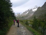 nei pressi del lago Combal,verso le Pyramides...