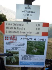 Palina con avviso sui cani da pastore