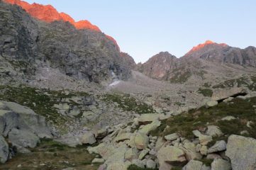 al centro la Bocchetta della Drosa