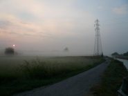  la foschia si dirada lungo il naviglio d'Ivrea