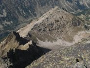 dalla vetta, la Cima Pian della Casa e il sentiero che porta al Bozano attraverso la Bassa della Madre di Dio