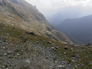 12 - discesa lungo la strada, parte alta