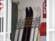 13 - mai vista questa marca di sci...