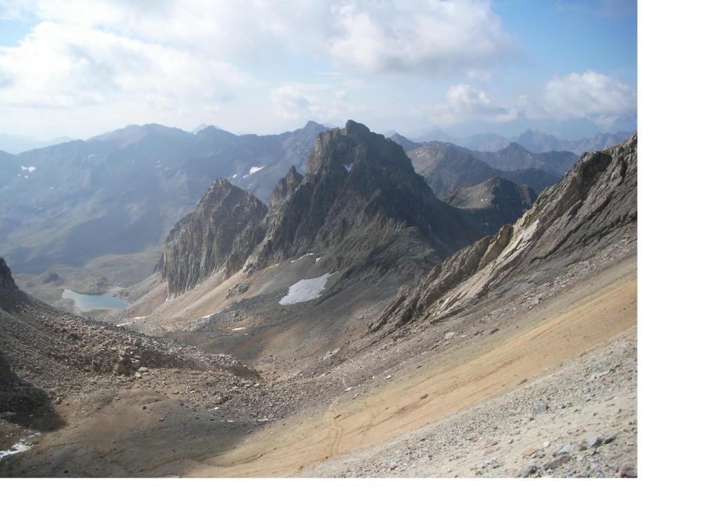 Il Roc de Valmeinier e a sx in basso il Lac Blanc..
