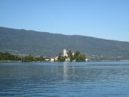 bel castello sul lago