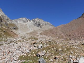 13 - alla base della morena la traccia è difficile da individuare