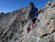 stefano e mauro in cresta alle spalle la punta di forzo