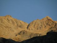 Primo sole su Punta di Forzo e Grande Arolla