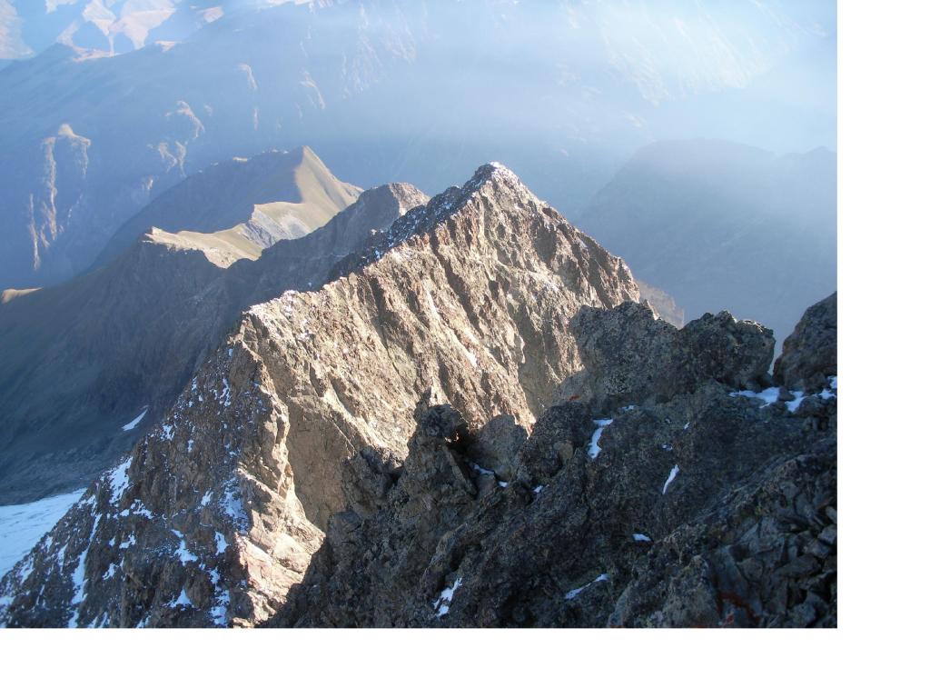 Le Gran Croux e in basso il colle al sole..dalla cresta nord-est alla Muzelle.