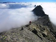 Cresta con mare di nubi