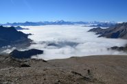 salendo con un mare di nubi a valle