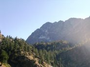 itinerario: la cresta si staglia di profilo a sinistra