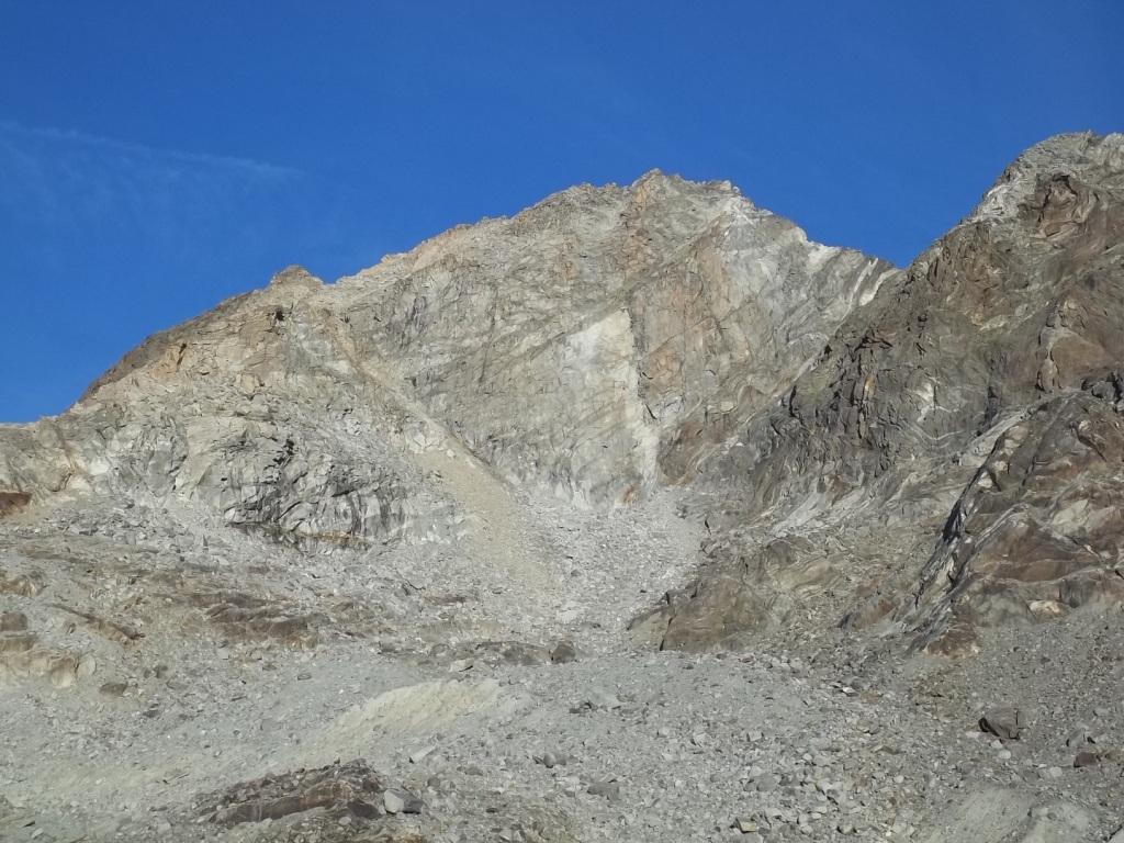Centrale di Valeille-canalino di discesa visibile sulla sx