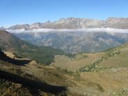 sullo sfondo Cheneil