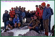La posa della targa in ricordo di Don Piero Solero