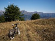 lo stupendo sentiero verso Vievola-Tende dalla Basse di L'Ourne