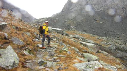 salendo verso il Colle Autaret sotto la pioggia (22-9-2012)