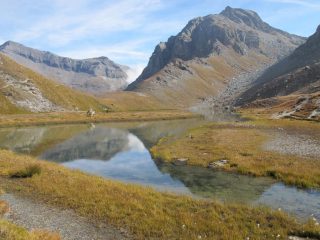 Testa Grigia e Gran Cima si specchiano nel lago