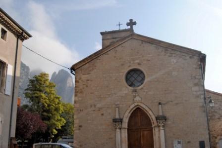 L'Aiguille spunta fra le case di Saou