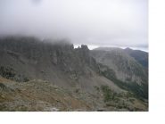 Il cielo va coprendosi nel Vallon de la Madonne de Fenetre..
