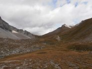 06 - dal Pian dei Morti si vede il colle della Rho a sx e le cime a dx