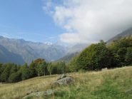 panorama verso l'alta valle con le nubi che incombono