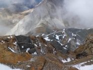Ruderi delle caserme e il colle
