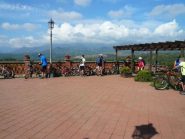 guardando i monti pelati dalla balconata di Torre Canavese