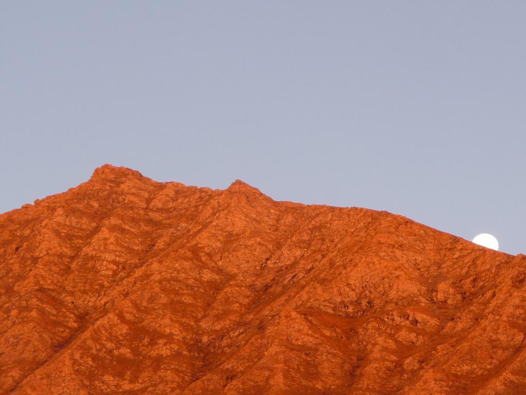 tramonta la luna e sorge il sole sulla Rasin