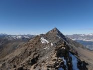 03 - la cresta che separa la Punta S.Michele dalla Cresta S.Michele, sullo sfondo il Pierre Menue