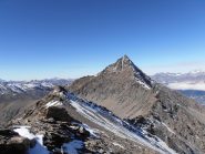 17 - cima Ovest della Cresta S.Michele, vista dalla cima Est. Sullo sfondo il Pierre Menue