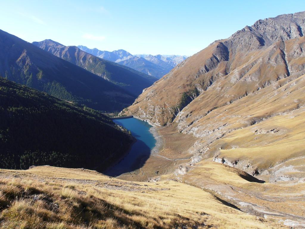 09 - vista dall'alto del Lago di Rochemolles; la salita diretta è sbarrata da un dedalo di salti di roccia e ruscelli