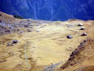 un prato pieno di stupendi Chalet