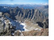 Il laghetto glaciale tra la punta nord e centrale della Becca d'Arbiere con dietro la costiera iInvergnaou Aquelou'